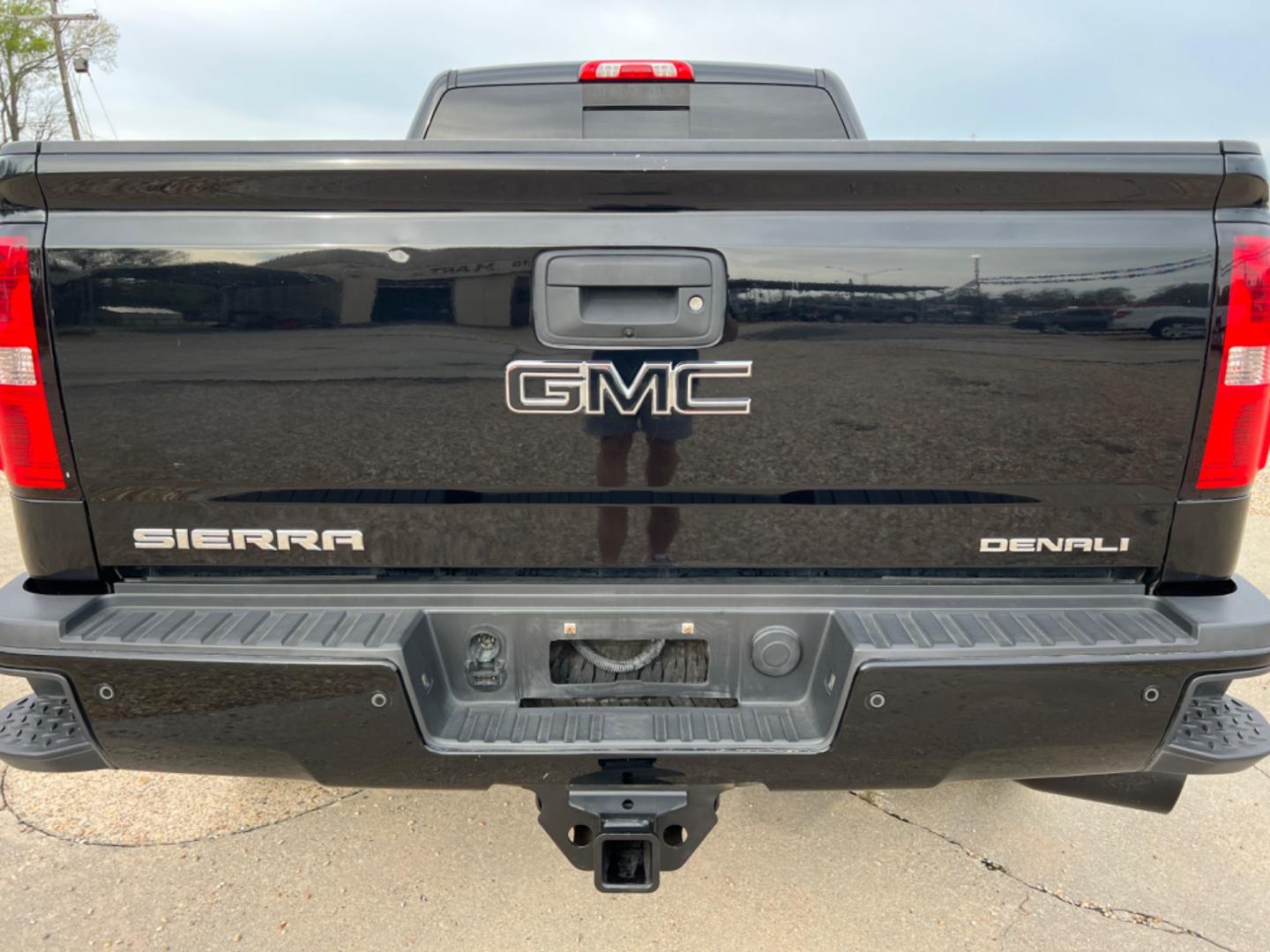 2015 Black /Tan GMC Sierra 2500HD Denali (1GT120E88FF) with an 6.6L Duramax Diesel engine, Allison Transmission transmission, located at 4520 Airline Hwy, Baton Rouge, LA, 70805, (225) 357-1497, 30.509325, -91.145432 - 2015 GMC Sierra 2500HD Crew Cab Denali 4WD 6.6 Duramax Diesel (Deleted), Allison Transmission, 211K Miles, Heated & Cooled Leather Seats, All Power, Backup Camera, Tow Pkg. NO IN HOUSE FINANCING. FOR INFO PLEASE CONTACT JEFF AT 225 357-1497 CHECK OUT OUR A+ RATING WITH THE BETTER BUSINESS BUREAU - Photo#6